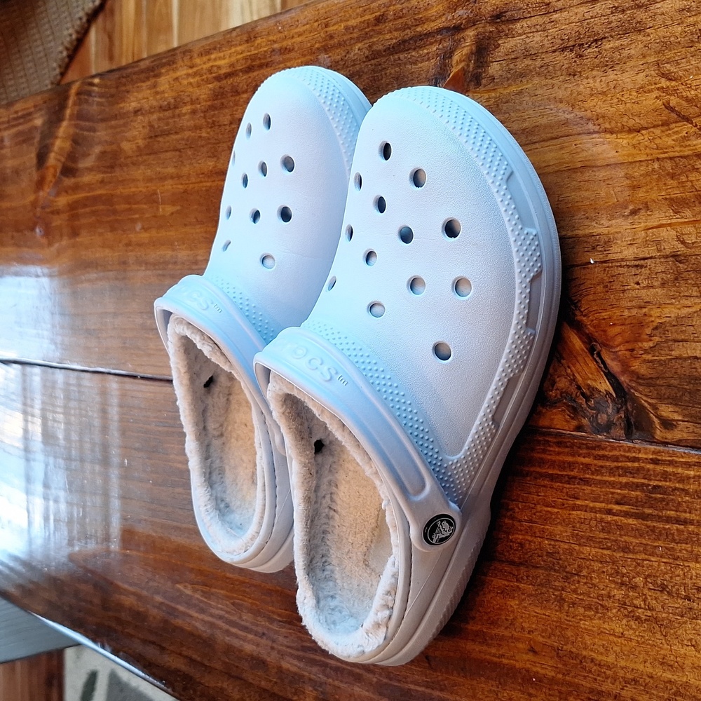 lined crocs light blue